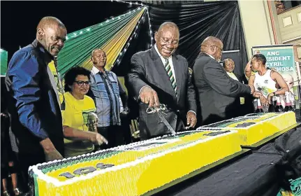 ?? / MICHAEL PINYANA ?? ANC president Cyril Ramaphosa cuts the cake as ANC secretary-general Ace Magashule and his deputy Jessie Duarte look on at the ANC 106th birthday celebratio­n held in East London.