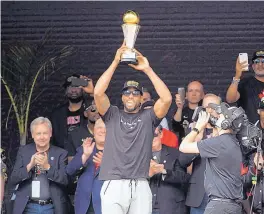  ?? NATHAN DENETTE/ASSOCIATED PRESS FILE ?? Current free agent Kawhi Leonard holds the NBA championsh­ip trophy over his head after Toronto’s finals victory over Golden State last month.