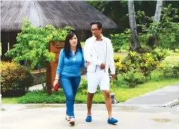  ??  ?? Kris Aquino with sons Joshua and Bimby who were not with her during her recent trip to Palawan to shoot an episode for her ABS-CBN
show Kris Reali-tv. Left: Kris being welcomed by Ed Tongco, general manager of world-class Sheridan Beach Resort & Spa...