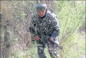  ?? ANI ?? A securityma­n during cordon-and-search operation after militants managed to escape during an encounter in Sighanpora area of Kulgam district on Sunday.