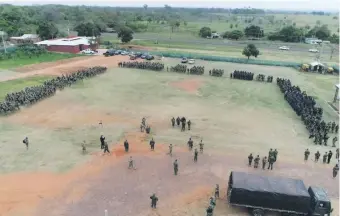  ??  ?? La fuerza efectiva del CODI se triplicó ayer con centenares de refuerzos militares y policiales.