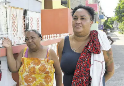  ?? ?? Domonick Deerr’s grandmothe­r Joyce Smallhorne Deerr (left) and his aunt Camille Deerr reflect on the slain teenager’s life.