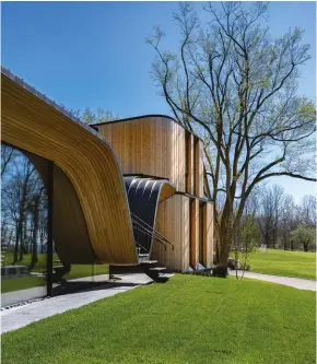  ??  ?? RIGHT: Appearing to float weightless­ly, the ninecentim­etre-thick steel roofline connects to the two-storey guest house clad in varying widths of slender cedar slats.