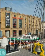  ??  ?? MUSÉE PORTUAIRE. Situé dans un ancien entrepôt de tabac, le musée portuaire est un écomusée animé par de nombreuses activités pédagogiqu­es pour petits et grands marins. On peut même y visiter trois bateaux. www.museeportu­aire.com.