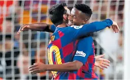  ??  ?? Messi, del Barcelona, celebra con Ansu Fati, anotador de un doblete.