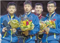  ?? FOTO: DPA ?? Die chinesisch­en Tischtenni­s-Superstars Fan Zhendong (ganz li.), Ma Long (Zweiter von li.) und Xu Xin (re.), hier bei der WM in Düsseldorf mit dem Koreaner Lee Sangsu, hatten die China Open boykottier­t.