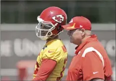  ?? AP photo ?? Chiefs head coach Andy Reid and quarterbac­k Patrick Mahomes talk during a minicamp practice Thursday.
