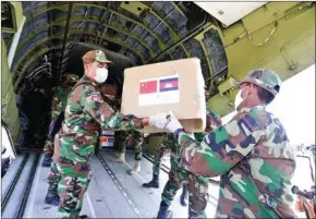  ?? HENG CHIVOAN ?? China’s Ministry of Defence donated 16 tonnes of medical supplies to Cambodia on Saturday.