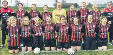  ?? ?? The Kilworth Celtic Ladies v Carrigalin­e, pictured with their mentors.