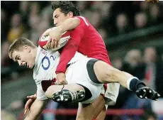  ?? ?? Dumped: Gavin Henson smashes Mathew Tait in 2005