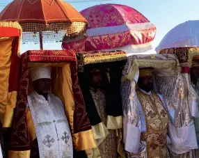  ??  ?? From top: Umbrellas at Timkat festival;
Coffee ceremony on the track to the monastery at Bahar Dir.