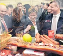  ??  ?? Martina Dalić, Tomislav Tolušić i Ivica Kirin (desno) na sajmu Viroexpo