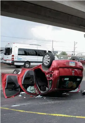  ?? AGENCIA ENFOQUE ?? Volcadura en la autopista México-Puebla.