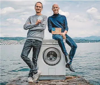  ?? BLUU ?? Marko Vidmar (rechts) und sein Kumpel Roman Stämpfli haben das Start-up Bluu gegründet.