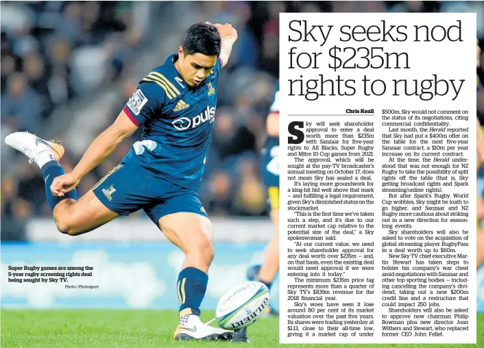  ?? Photo / Photosport ?? Super Rugby games are among the 5-year rugby screening rights deal being sought by Sky TV.