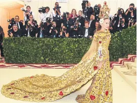  ?? Afp ?? Sarah Jessica Parker, por Dolce &amp; Gabbana