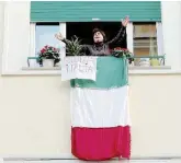  ?? LaPresse ?? Riti collettivi al balcone Canti e Tricolori nel Rione Testaccio a Roma