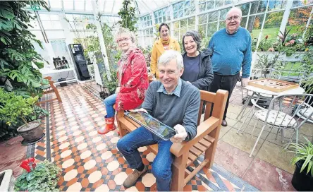  ?? ?? Talking tech Vice chairman David Moulds demonstrat­es the iPad and software project to committee members (l to r) June Beesley, Karen Watson, Olena Stewart and Gordon Wilson