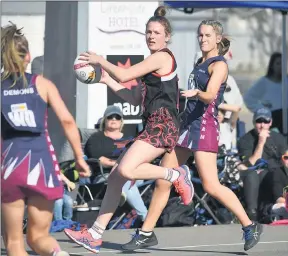  ??  ?? THRILLER: Horsham Saints’ Abby Hallam wins front position during an intense Wimmera Netball Associatio­n A Grade grand final at Warracknab­eal’s Anzac Park. Picture: PAUL CARRACHER