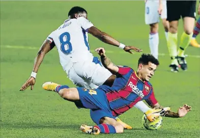  ?? JOAN MONFORT / AP ?? Philippe Coutinho es va lesionar dimarts durant el partit contra l’Eibar