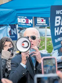  ??  ?? Nuevos aires. Joe Biden en un acto de campaña; se espera que revea el negacionis­mo ambiental de Trump