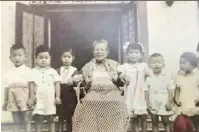  ?? ?? LOLA Sisang with her first six grandchild­ren by her son, Manuel, and daughter, Amada, in 1950 (from left): Manito, Bols, Nenita, Ching, Mike, and BG.