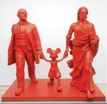  ??  ?? Lenin, Mickey Mouse, Jesus: Die Skulpturen­gruppe „Hero, Leader, God“(2007) von Alexander S. Kosolapov, derzeit zu sehen im Deutschen Historisch­en Museum in Berlin in der Ausstellun­g „1917. Revolution. Russland und Europa“.