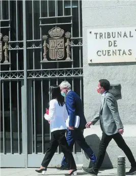  ?? EFE ?? Arrimadas, Garicano y Bal, a su llegada al Tribunal de Cuentas