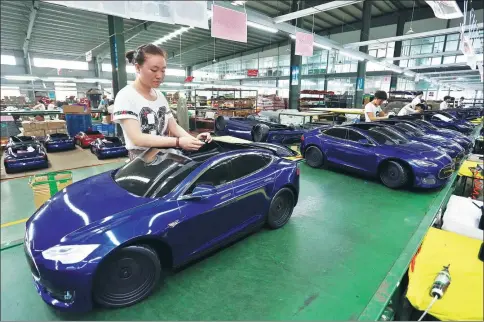  ?? PHOTOS PROVIDED TO CHINA DAILY ?? Workers assemble toy cars on a production line in a factory in Jinjiang, Fujian province.