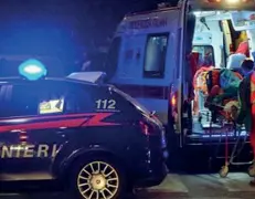  ?? Sul posto ?? Sono intervenut­i i carabinier­i e il Suem: indagini in corso