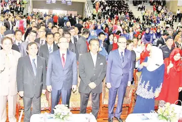  ??  ?? Musa (middle), Masidi (second right) and other leaders with educators attending the launch of 47th Teachers Day celebratio­n at the Ranau Sports Complex in Ranau yesterday.