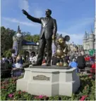  ?? AP ?? La estatua de Walt Disney y Mickey Mouse pronto recibirán visitantes.