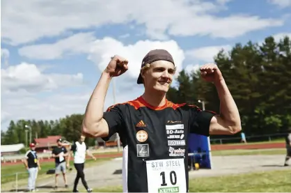  ?? FOTO: LEHTIKUVA/RONI REKOMAA ?? UTMANARE. Oliver Helander blev i helgen den andra finländare­n att i år kasta över 80 meter då han noterades för nytt personbäst­a på 80,04 meter.