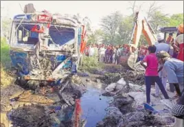  ??  ?? ■ A truck that was damaged after colliding with a ‘peter rehra’ at Sangwan village in Tarn Taran; (below) the wreckage of a car after accident near Kalwan village in Rupnagar district on Monday. HT PHOTOS