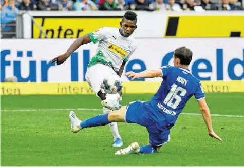  ?? FRESHFOCUS ?? Neue Rolle hinter den Spitzen: Breel Embolo hat seine Karriere bei Mönchengla­dbach neu lanciert.