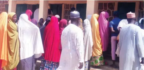  ?? PHOTO: ?? Pg 7: People queue to vote at Rimin Zayam in Toro Local Government Area of Bauchi State yesterday, during the House of Representa­tives by-election for Toro Federal Constituen­cy Balarabe Alkassim