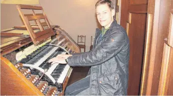  ?? FOTO: HEIDI FRIEDRICH ?? Moritz Müller an seinem Lieblingsi­nstrument. Schon als Junge wollte er Organist werden.