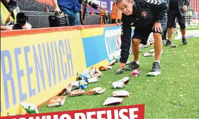  ?? PICTURES: SIMON DAEL ?? Food for thought: the game was delayed by the protest
