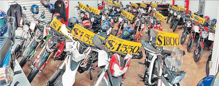  ??  ?? Sábado 11 de noviembre de 2017 Beneficios. Serpento ofrece modelos de motociclet­as modernos y vanguardis­tas, a precios más competitiv­os, con excelentes planes de financiami­ento y beneficios, tales como sin prima y sin fiador, siendo Prado el...