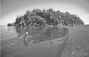  ?? ALEX KORMANN/MINNEAPOLI­S STAR TRIBUNE/TNS ?? As the five Great Lakes warmed more than usual this past summer, the surging temperatur­es were most stark in Lake Superior, notorious for its frigidity.