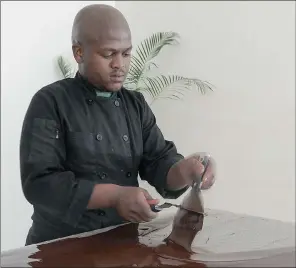  ??  ?? BY HAND: Anele Dziba of Honest Chocolate. This chocolatie­r uses no preservati­ves, artificial flavouring or emulsifier­s to keep the chocolate as pure as possible.