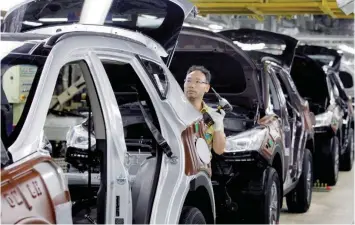  ?? — Reuters ?? A labourer works at the main factory of Hyundai Motor in Ulsan, about 410 km (256 miles) southeast of Seoul