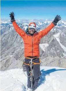  ?? FOTO: VERANSTALT­ER ?? Thomas Huber auf dem Gipfel des Cerro Kishtwar.