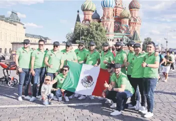  ??  ?? La agrupación realizó un recorrido por la Plaza Roja, muy cerca del pabellón en donde darán su show el jueves