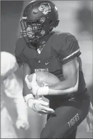  ?? NWA Democrat-Gazette/CHARLIE KAIJO ?? Bentonvill­e Preston Crawford carries the ball on Friday during the Class 7A quarterfin­als football game at Tiger Stadium.