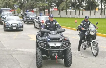  ??  ?? Motociclet­as todo terreno para lugares de difícil acceso, cuatrimoto­s para los cerros; vehículos híbridos para carreteras y zona urbana. Las camionetas, con capacidad para 10 personas y cuatro puertas, serán útiles para apoyar en inundacion­es.