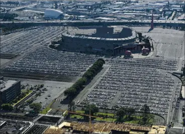  ?? JEFF GRITCHEN — SOUTHERN CALIFORNIA NEWSPAPER GROUP ?? Thousands of rental cars sit in the parking lot of Angel Stadium in Anaheim due to the coronaviru­s last May. Rental cars were sold as companies needed money to ride out the pandemic. Now supply is scarce as travel has increased recently.