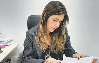  ?? REPRODUÇÃO DE INTERNET ?? Daniela Terra, titular da Delegacia do Consumidor da Polícia Civil do Rio, dá dicas de como evitar golpes