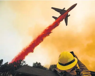  ?? Picture / AP ?? Planes have been used to drop retardant as crews battle the wildfire near Mariposa, California.