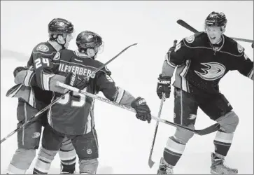  ?? Gina Ferazzi Los Angeles Times ?? JAKOB SILFVERBER­G is joined in celebratio­n by Simon Despres (24) and Cam Fowler after go-ahead goal.